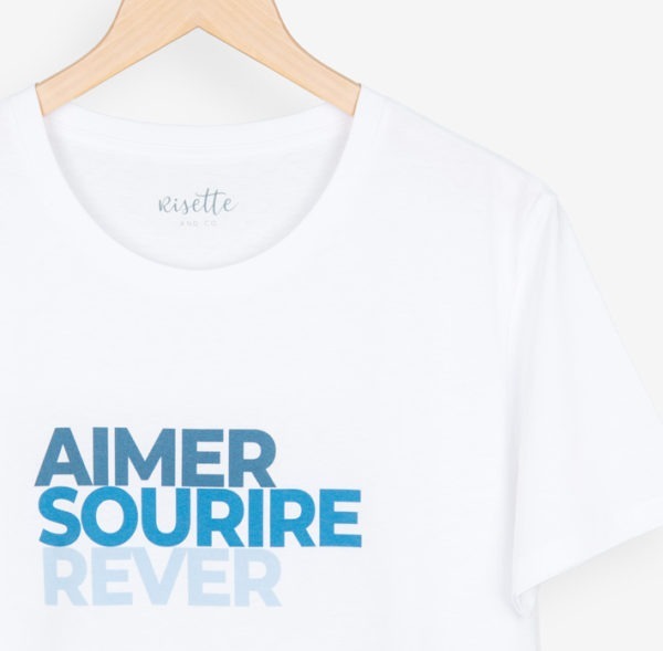 T-shirt-Aimer Sourire Rêver_ADULTE-BLEU_détail encolure et impresion